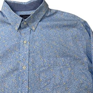 Crown & Ivy Men’s  Light Blue Floral Casual Button Down Shirt Large